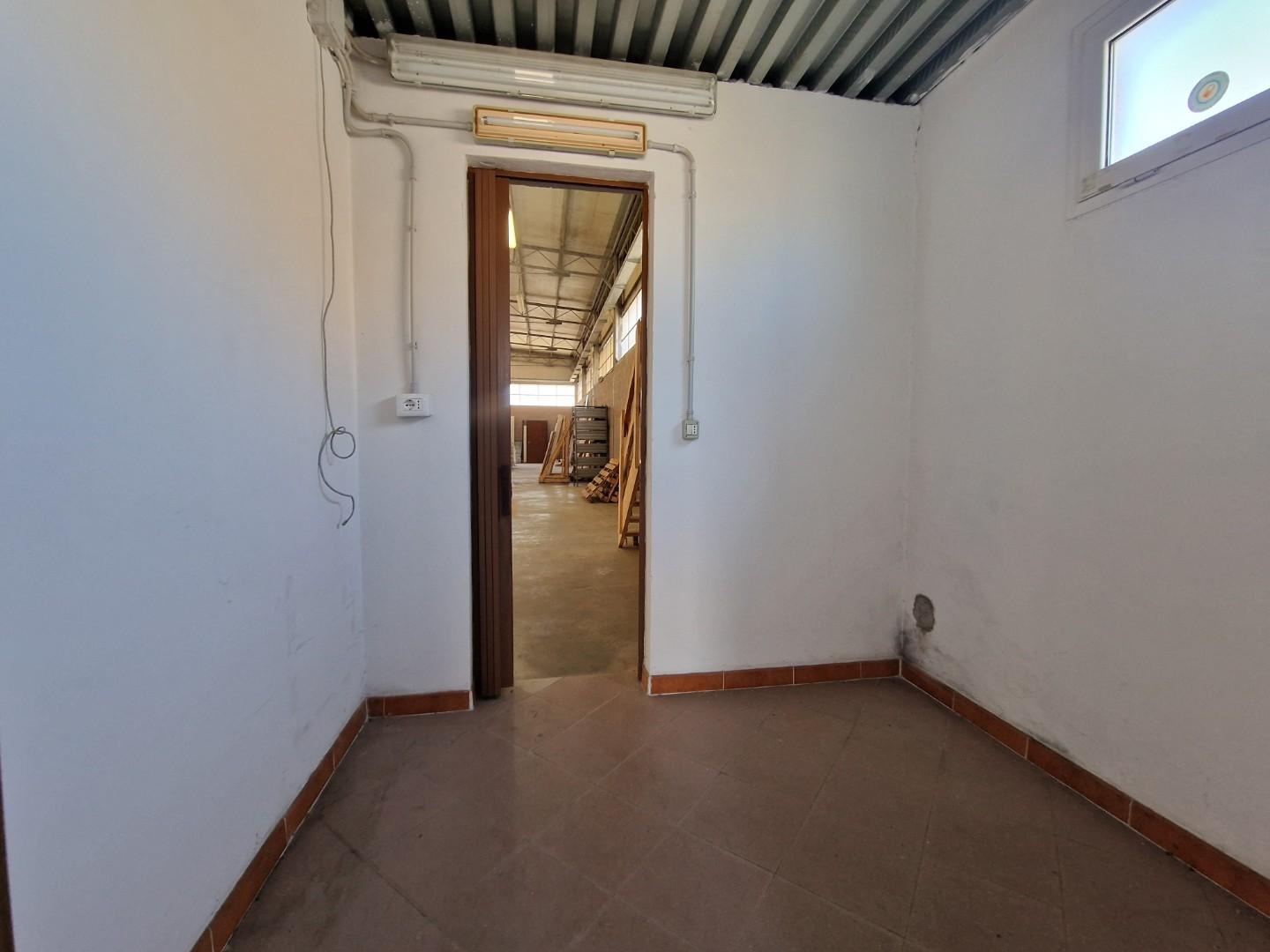 Capannone in affitto, Carrara avenza