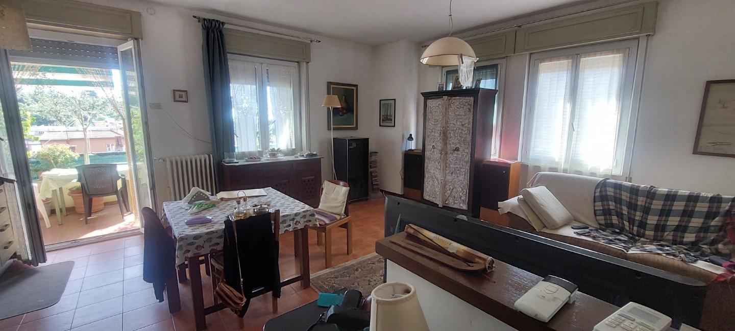 Attico con terrazzo, Carrara centro