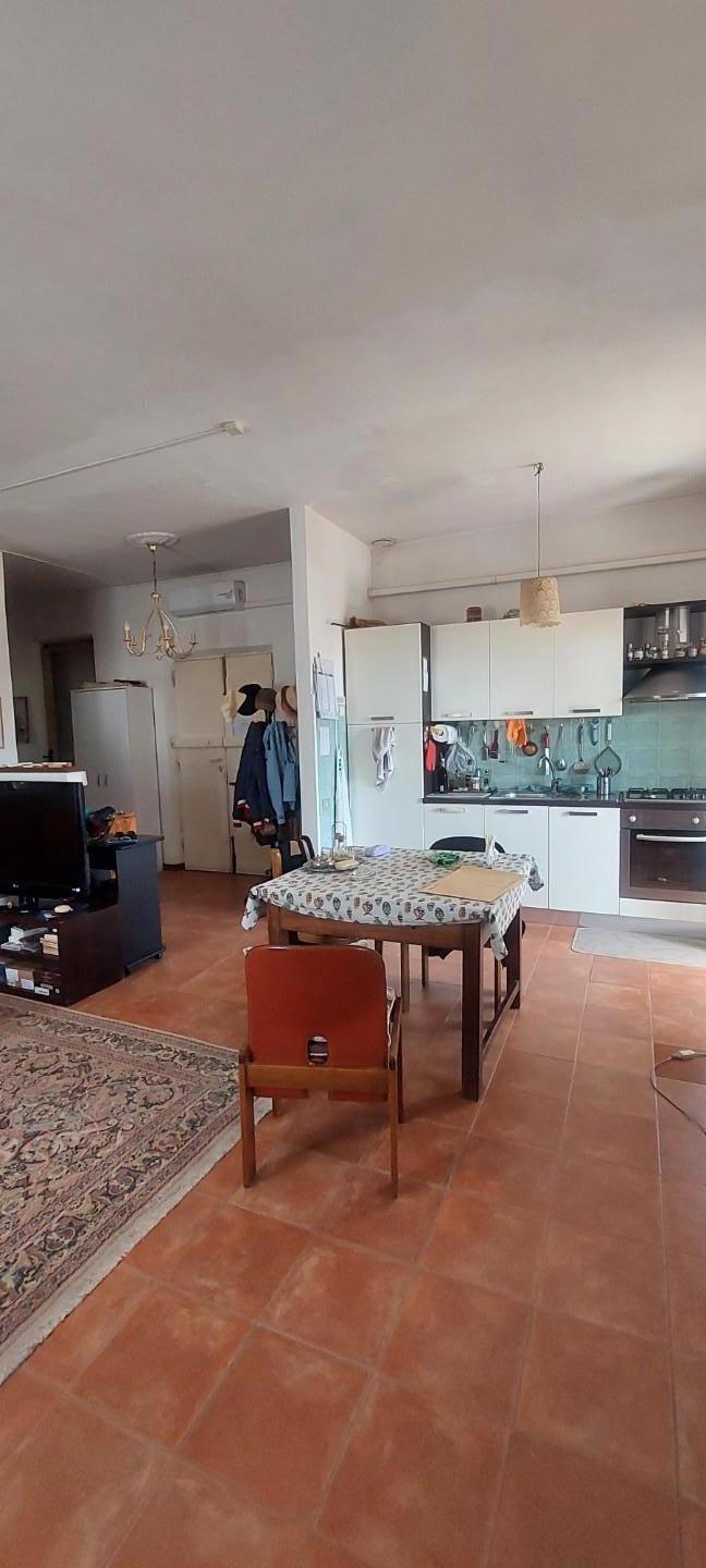 Attico con terrazzo, Carrara centro