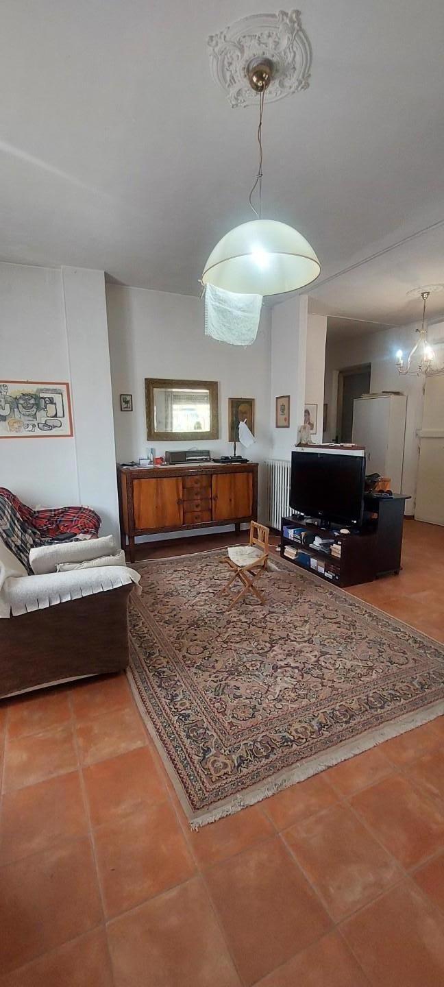 Attico con terrazzo, Carrara centro