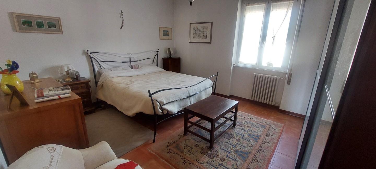 Attico con terrazzo, Carrara centro