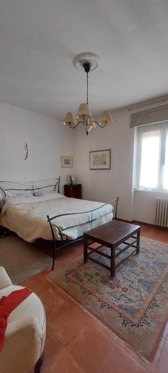 Attico con terrazzo, Carrara centro