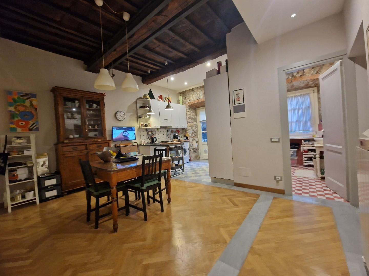 Trilocale in affitto, Carrara centro