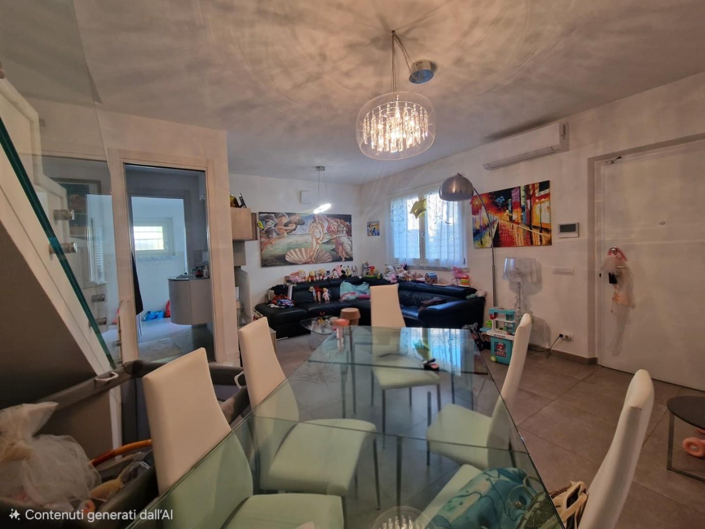Casa indipendente con giardino, Carrara marina di