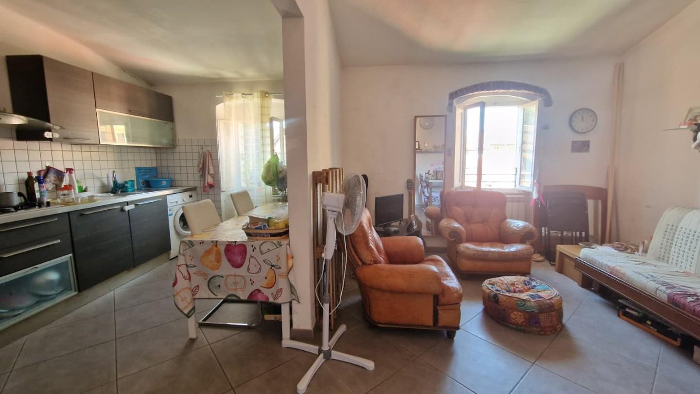 Trilocale in vendita, Carrara centro