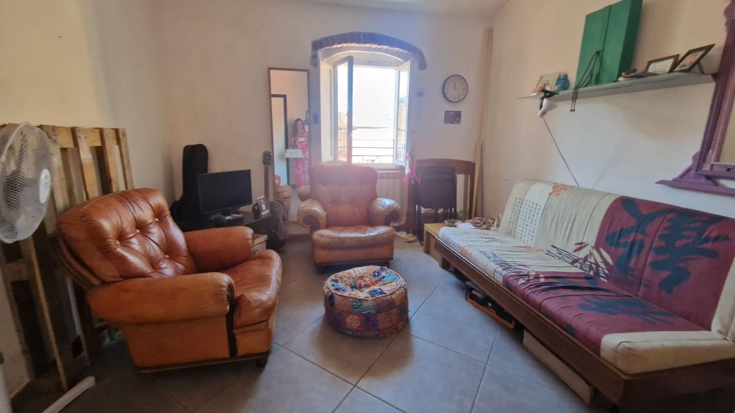 Trilocale in vendita, Carrara centro