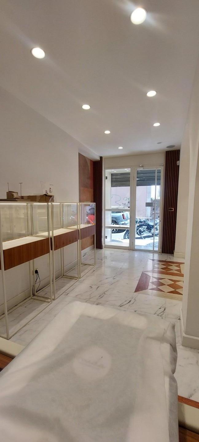 Negozio in vendita a Carrara
