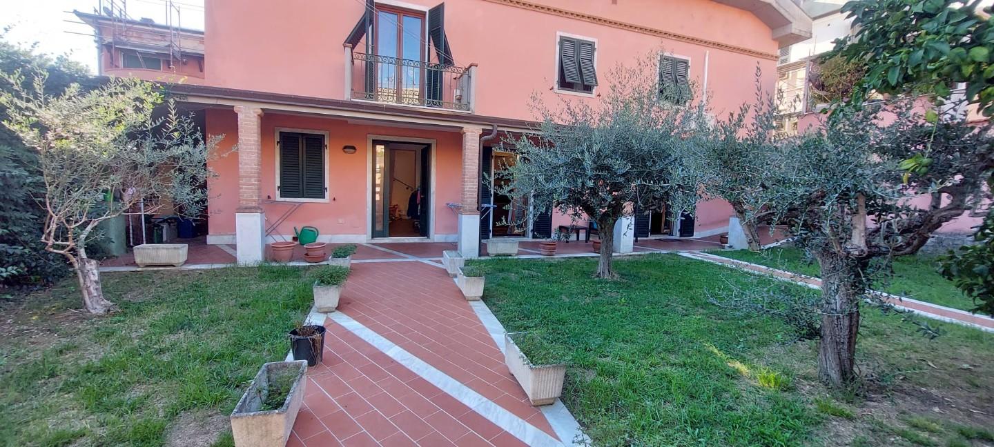 Casa indipendente con giardino, Carrara fossola