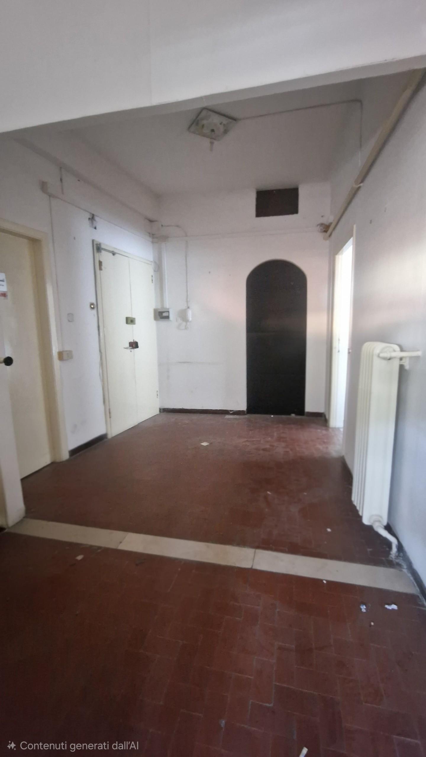 Quadrilocale da ristrutturare, Carrara centro