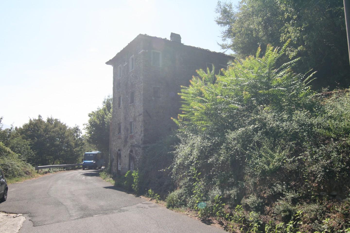 Rustico con giardino, Carrara fontia