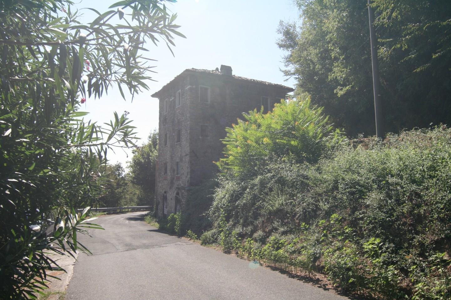 Rustico con giardino, Carrara fontia