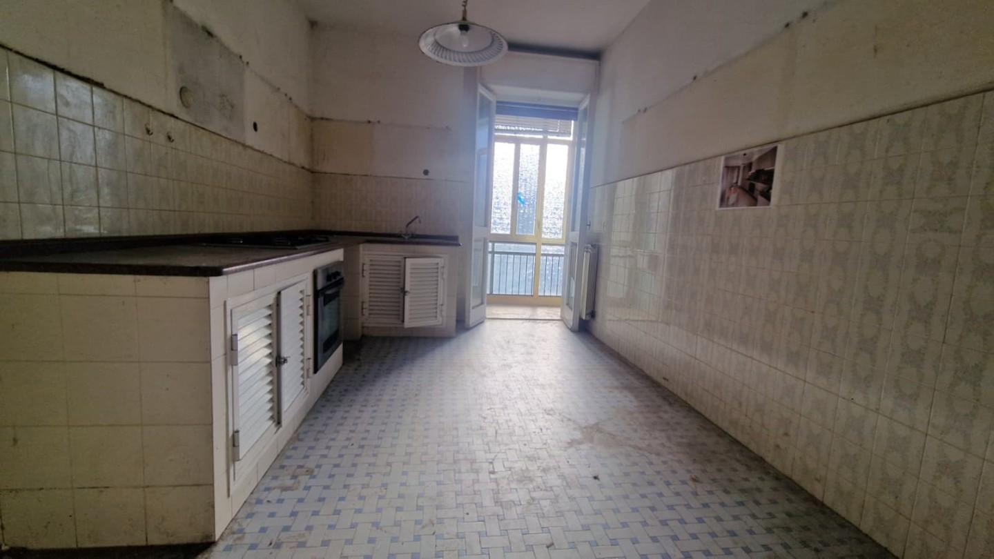 Appartamento da ristrutturare, Carrara centro