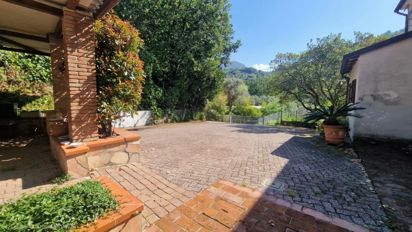 Rustico con giardino, Carrara ficola