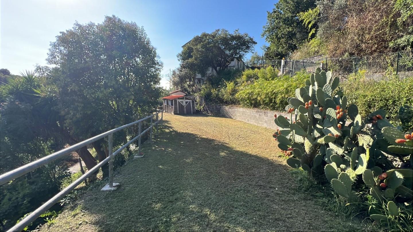 Rustico con giardino, Carrara ficola