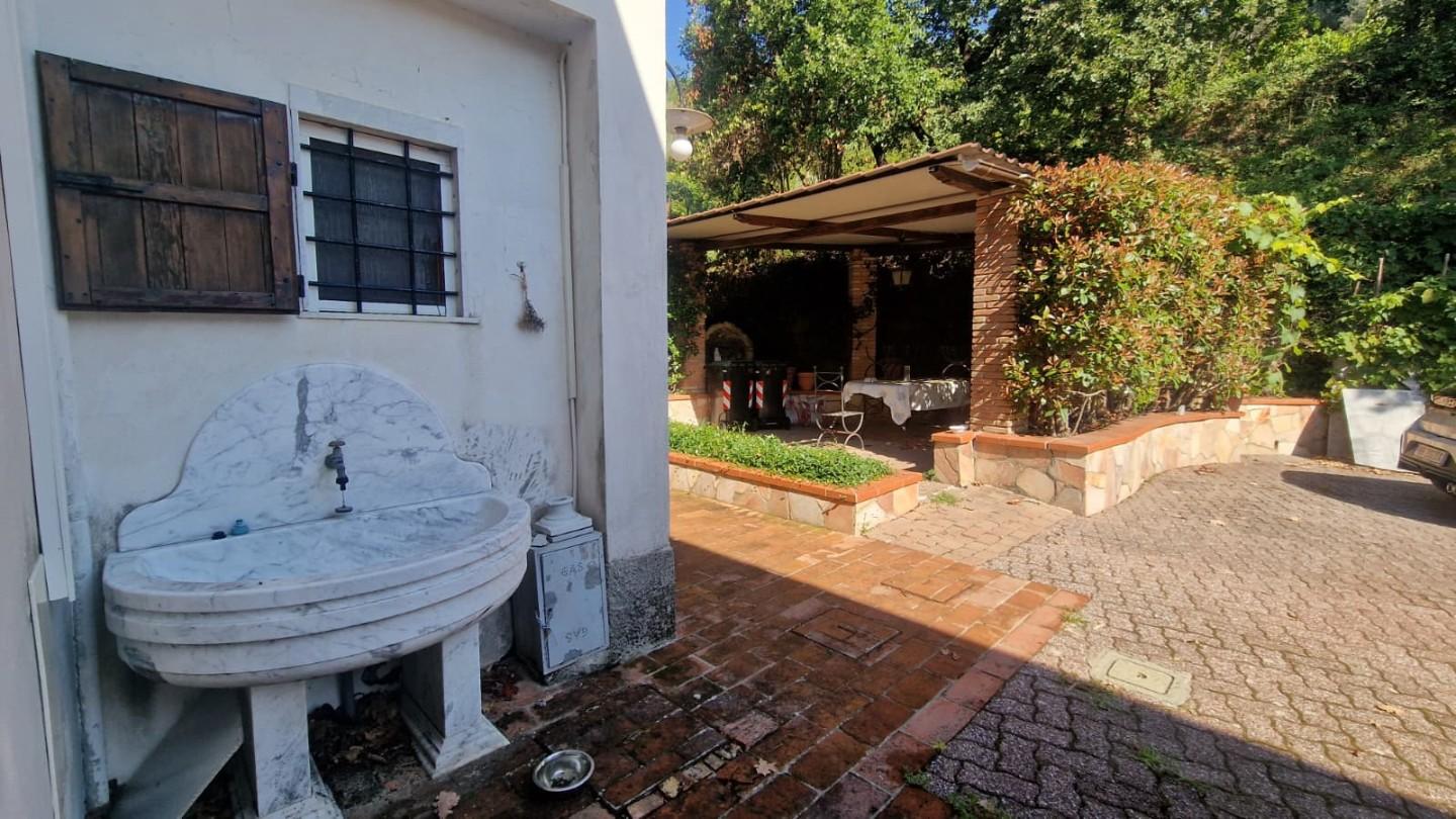 Rustico con giardino, Carrara ficola