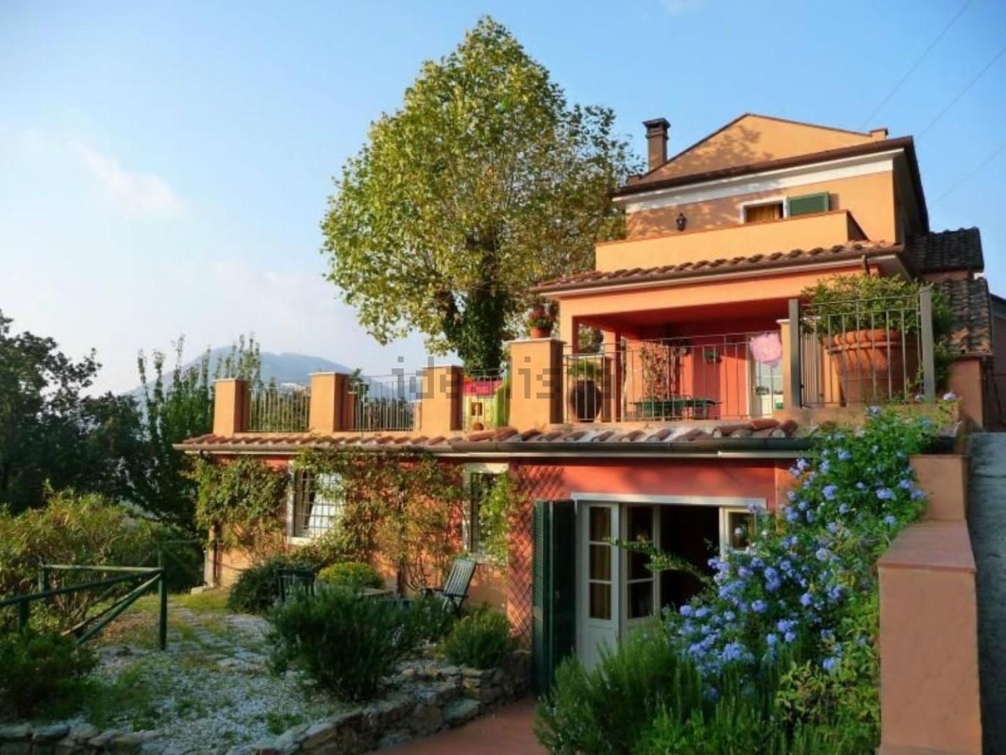 Villa Bifamiliare con giardino, Carrara nazzano