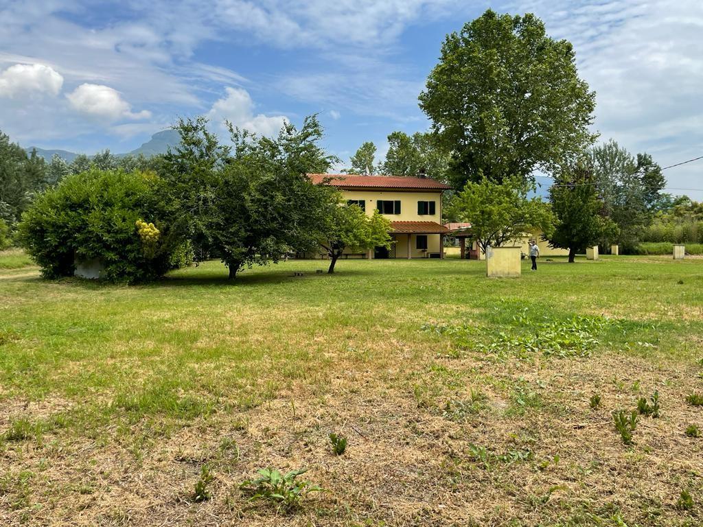 Villa con giardino, Pietrasanta capezzano