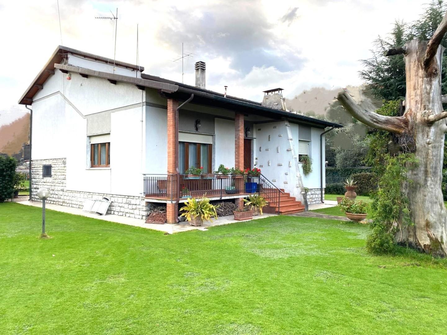 Villa con giardino, Massa zona viali