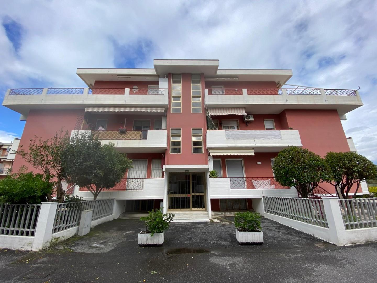 Trilocale arredato in affitto, Carrara marina di