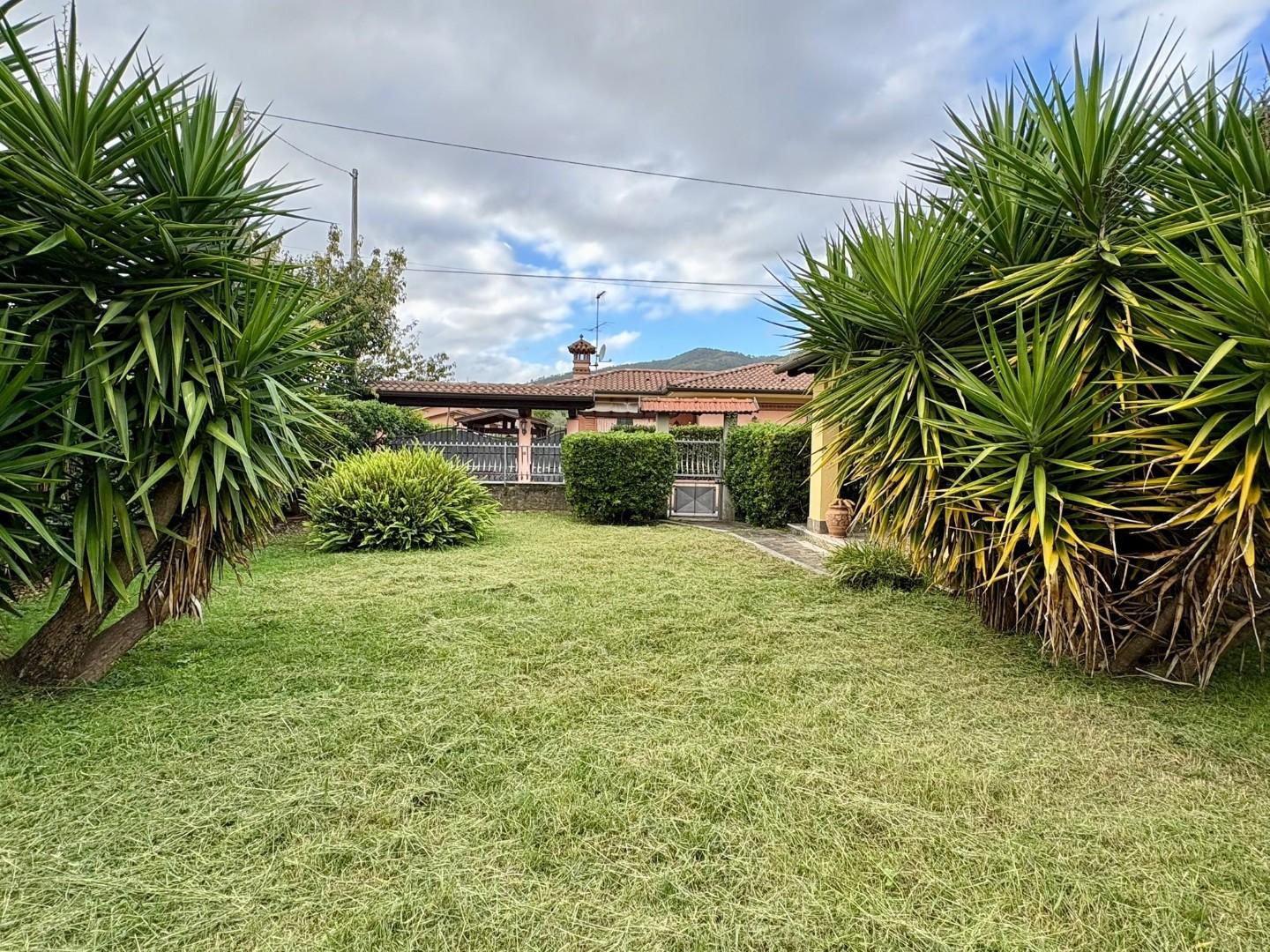 Villa con giardino a Massa