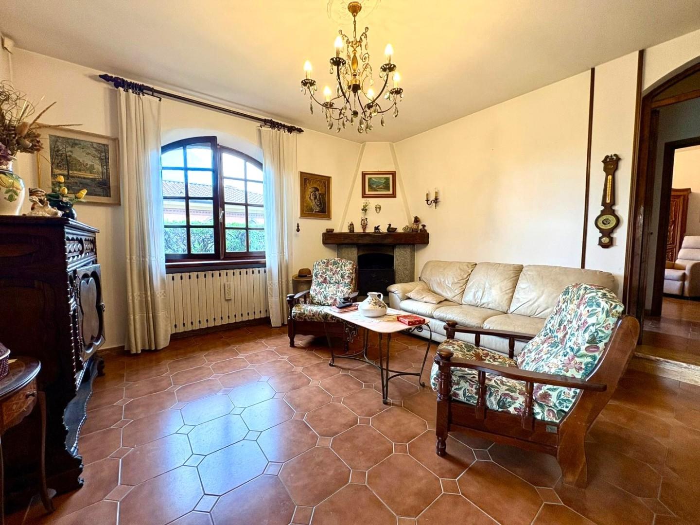 Villa con giardino a Massa