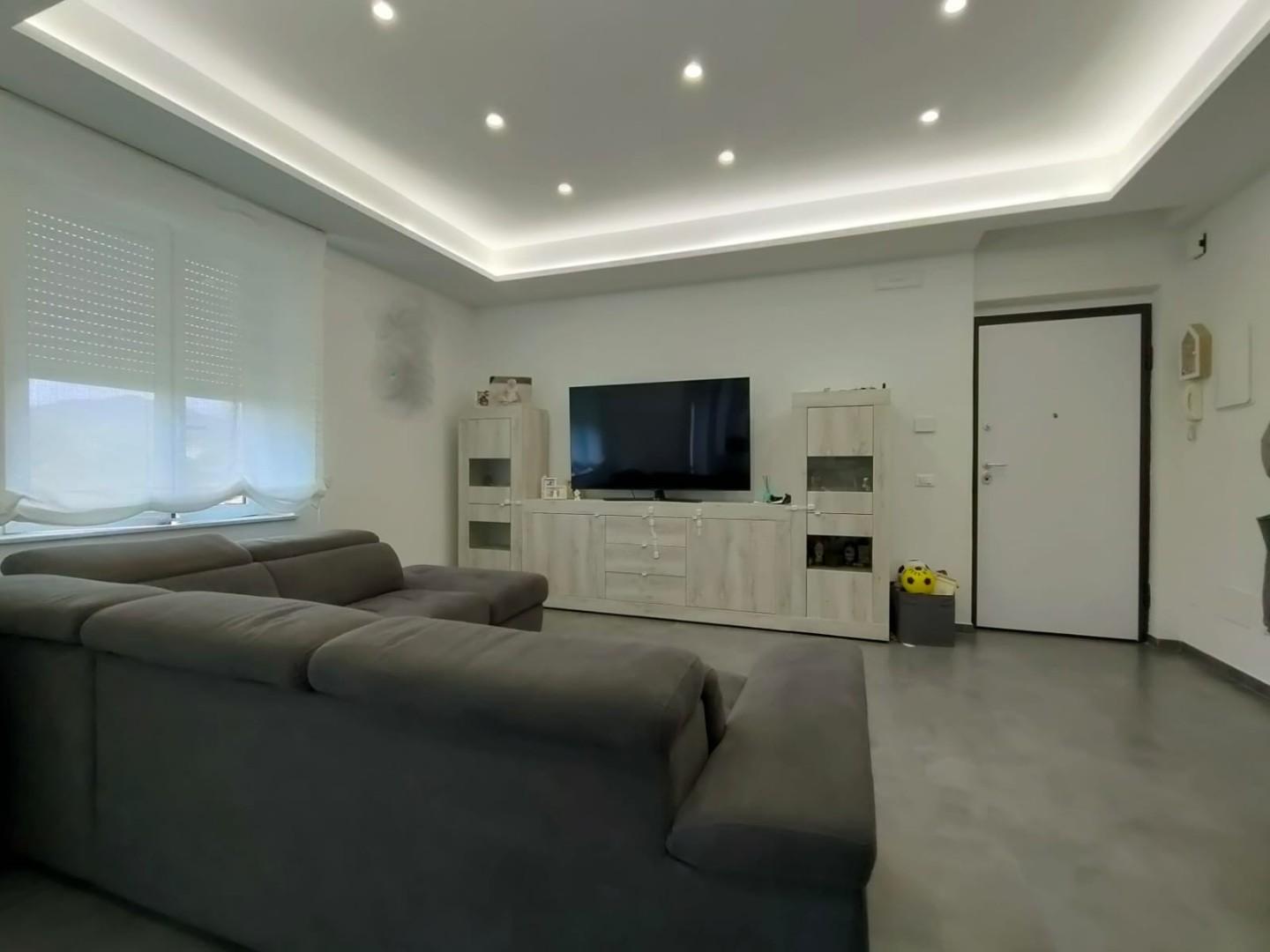 Trilocale ristrutturato, Massa zona viali