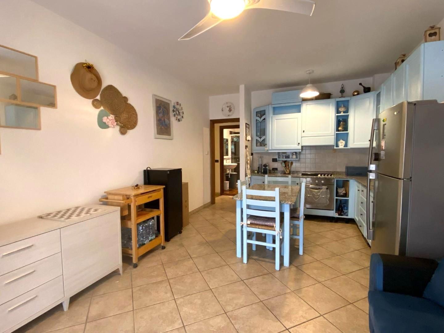 Bilocale con giardino, Massa marina di