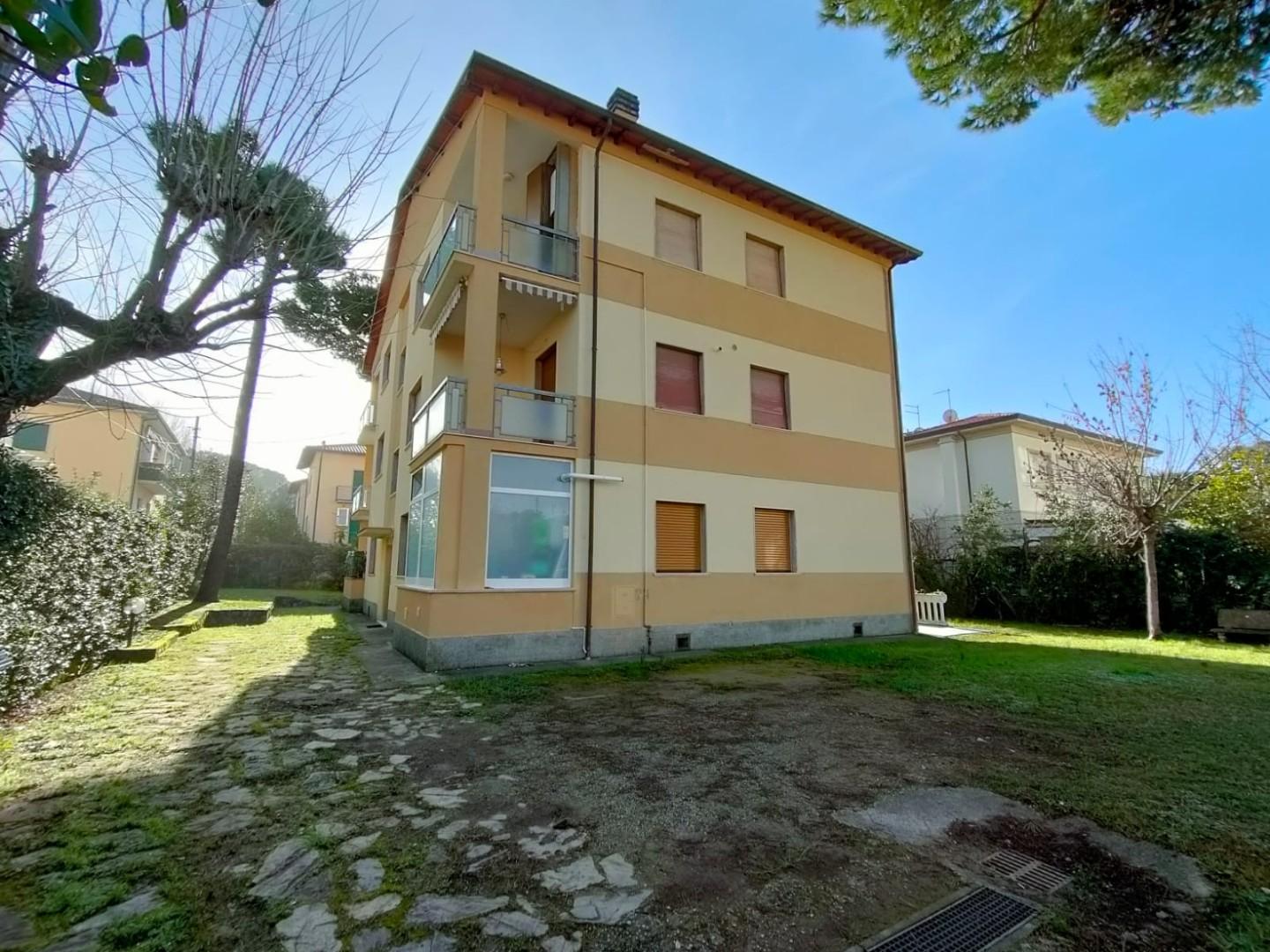 Quadrilocale arredato in affitto, Massa marina di