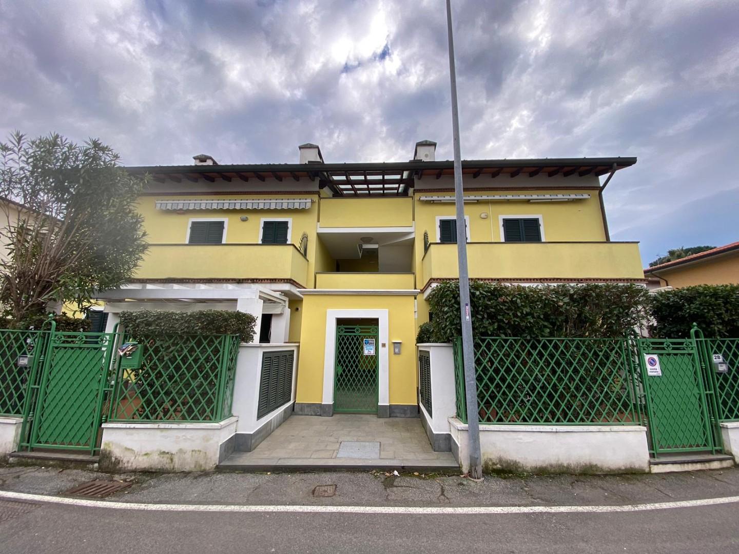 Villa arredata in affitto, Massa marina di