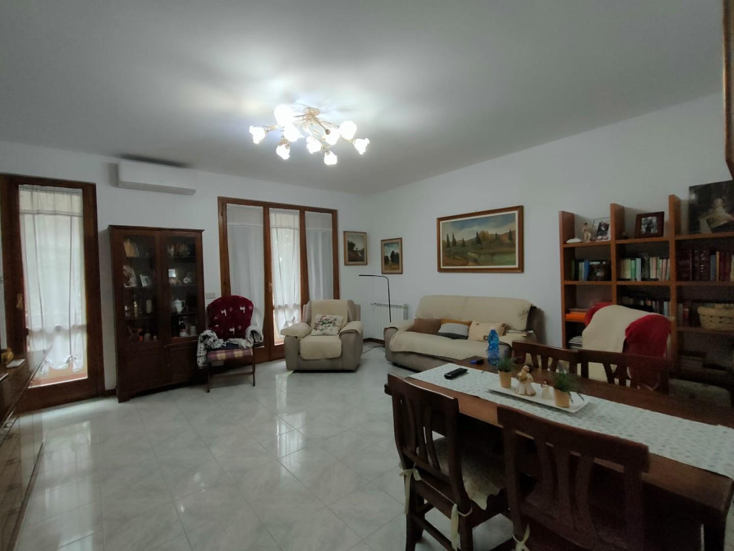 Appartamento con giardino, Massa cervara