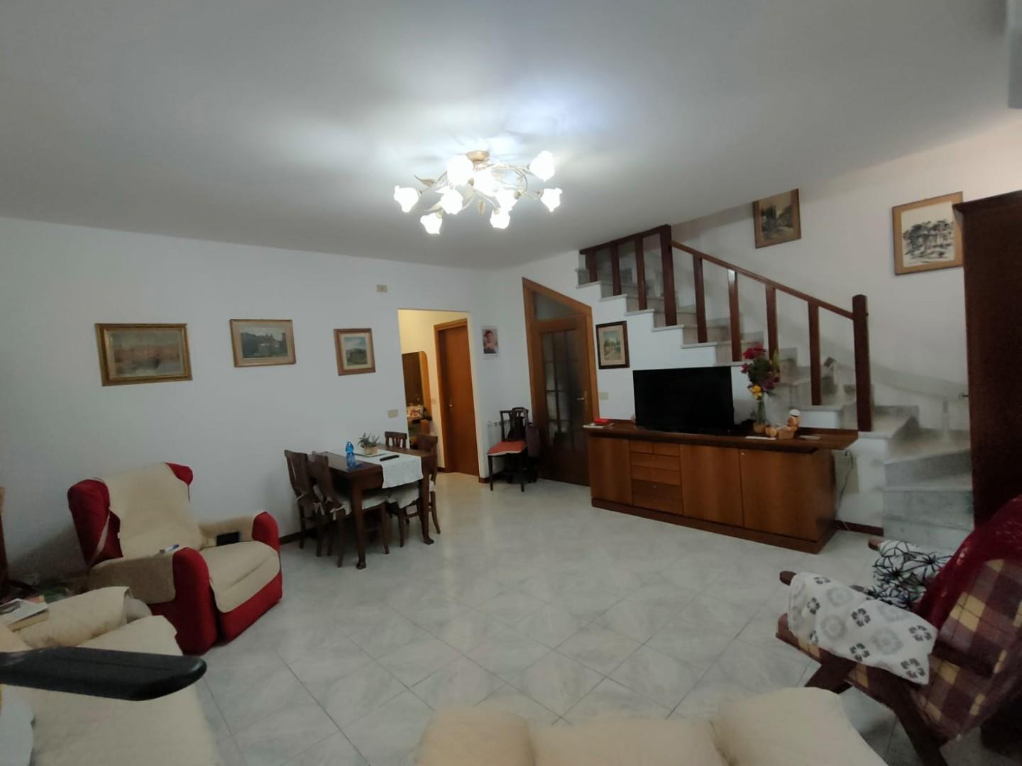 Appartamento con giardino, Massa cervara