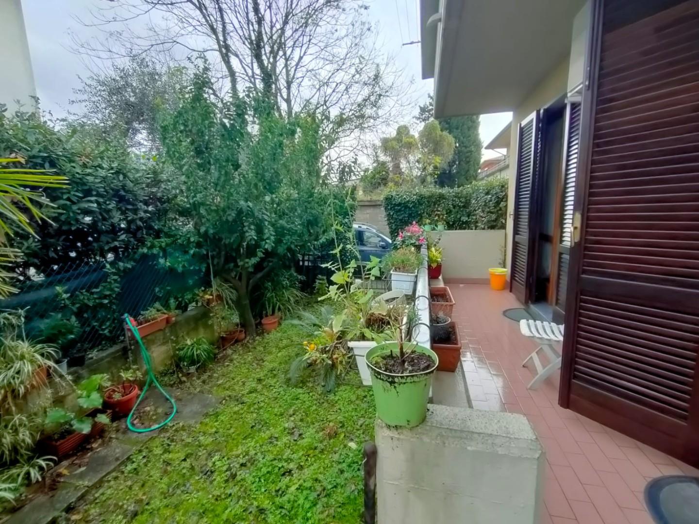 Appartamento con giardino, Massa cervara