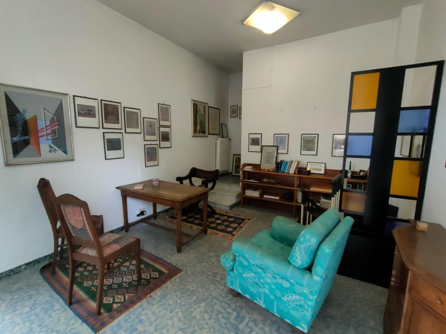 Ufficio in affitto a Massa