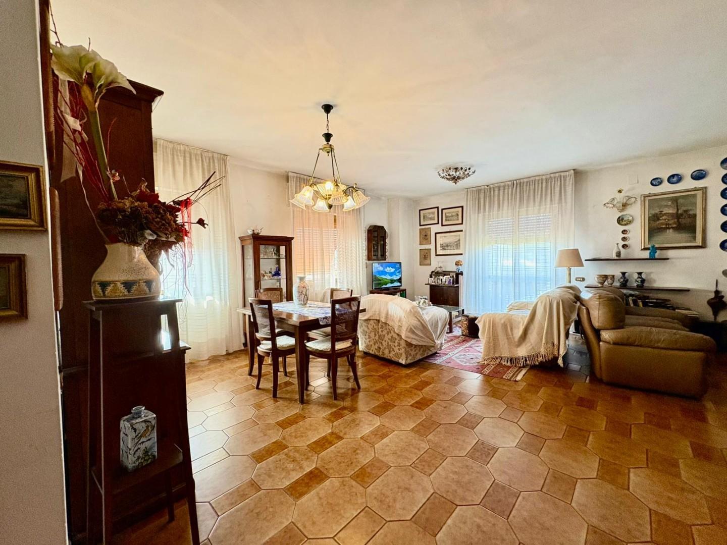 Quadrilocale in vendita a Massa