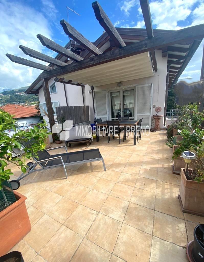 Quadrilocale con terrazzo, Massa zecca