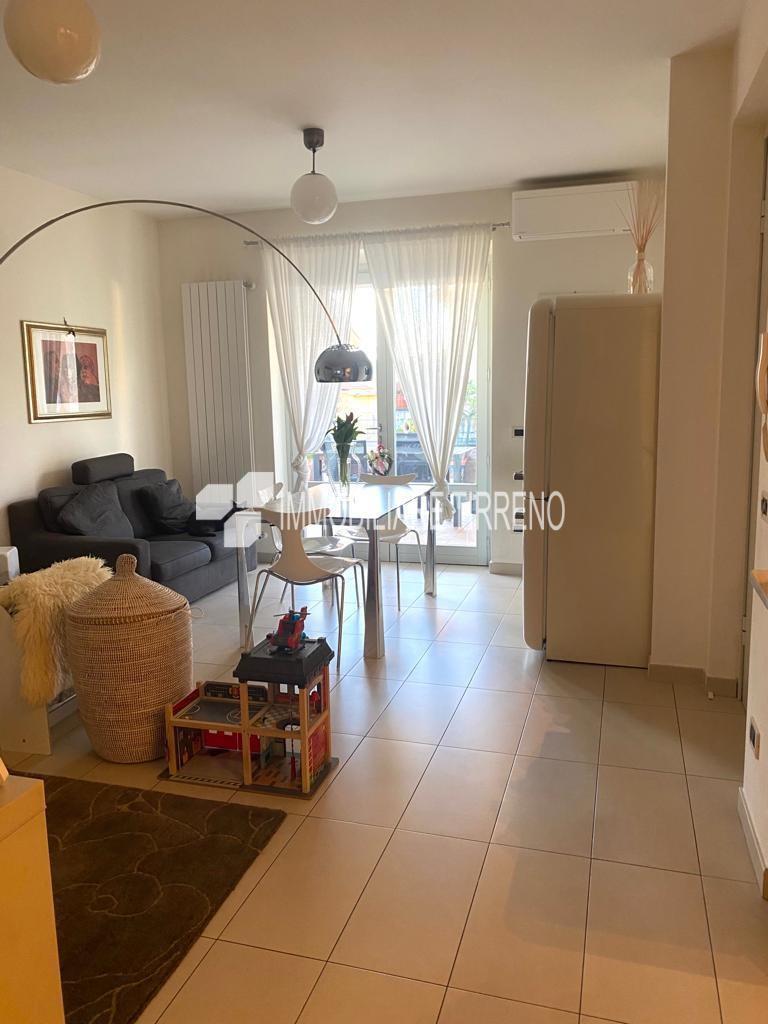 Quadrilocale con terrazzo, Massa zecca