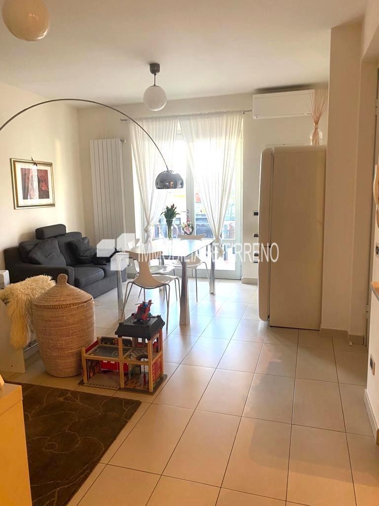 Quadrilocale con terrazzo, Massa zecca