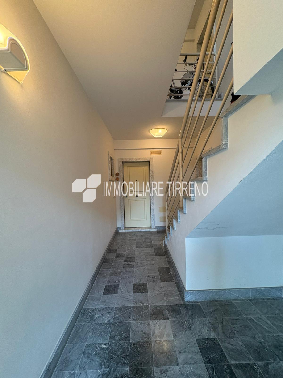 Trilocale con terrazzo, Massa marina di