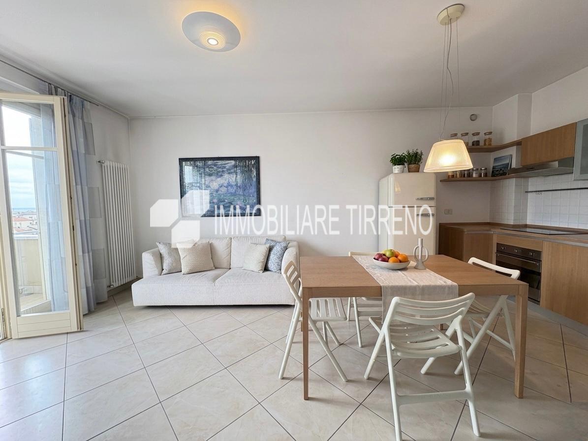 Trilocale con terrazzo, Massa marina di