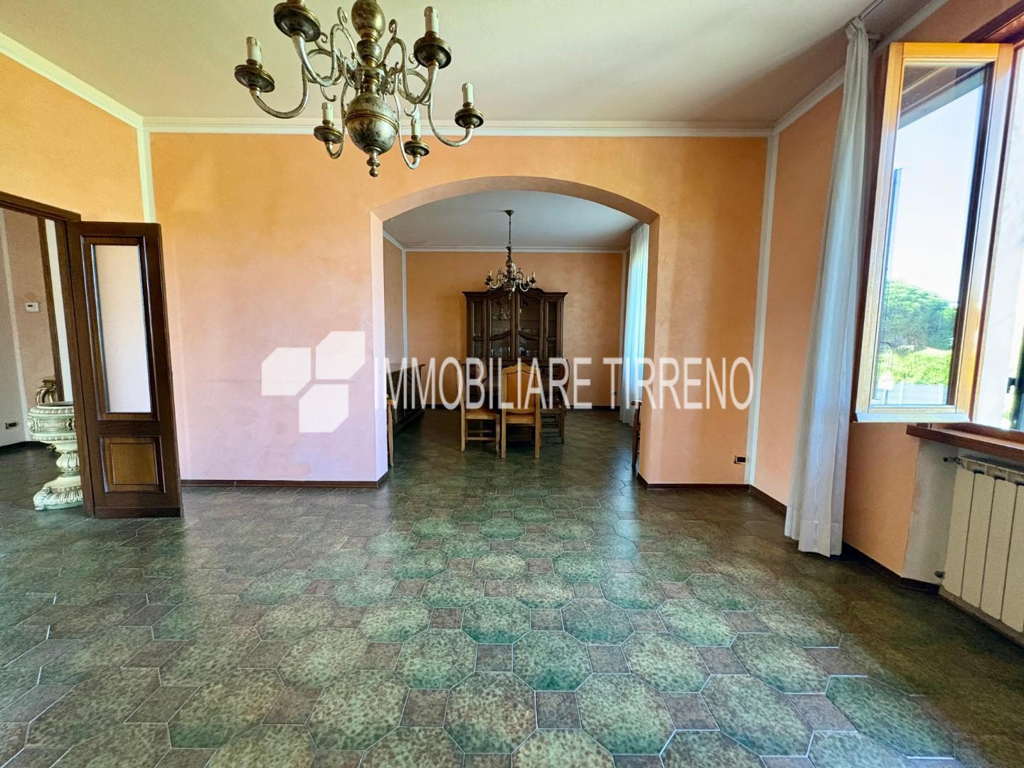 Appartamento con terrazzi a Massa