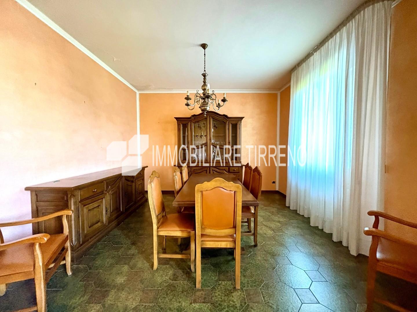 Appartamento con terrazzi a Massa