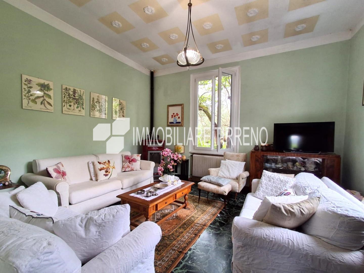 Casa indipendente in vendita a Massa