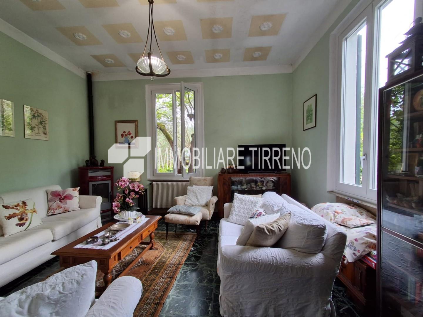 Casa indipendente in vendita a Massa