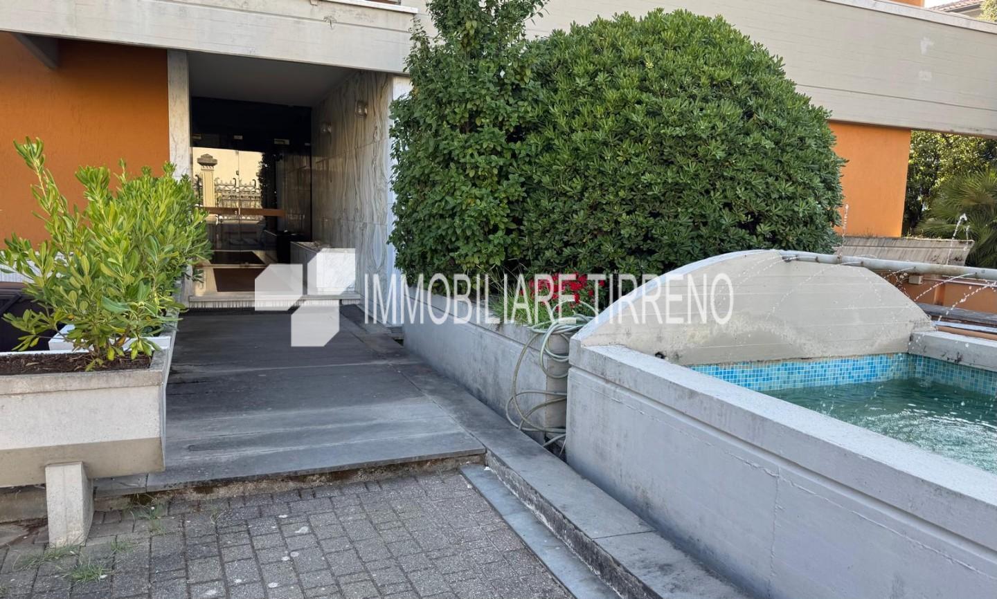 Trilocale con terrazzi, Massa marina di