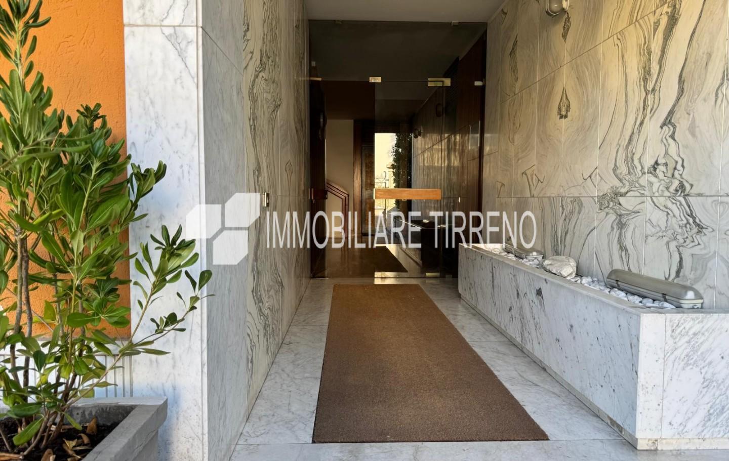 Trilocale con terrazzi, Massa marina di