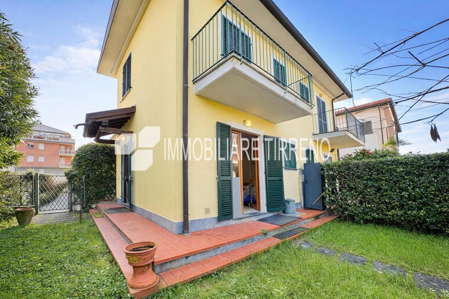 Villa in vendita, Massa marina di