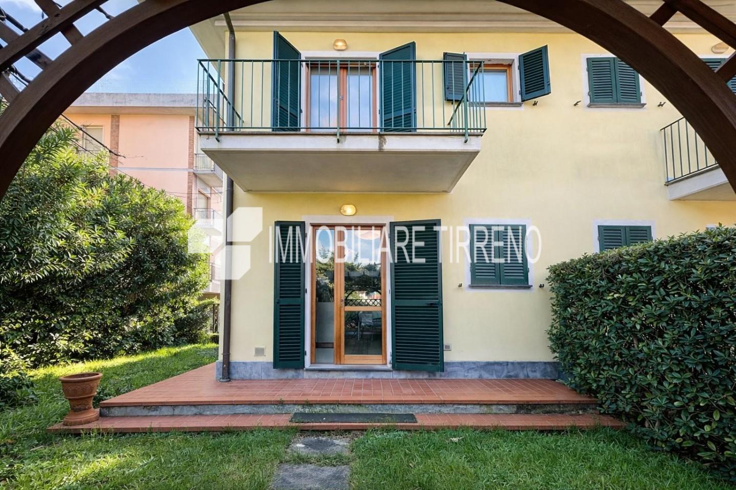 Villa in vendita, Massa marina di