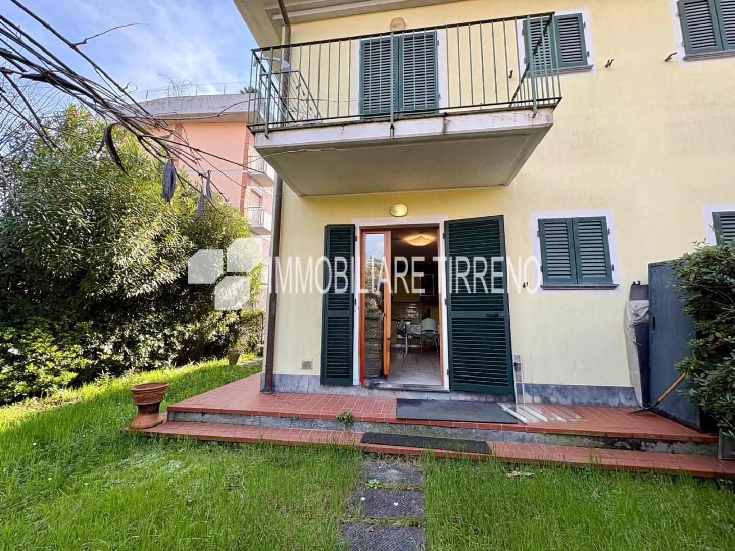 Villa in vendita, Massa marina di