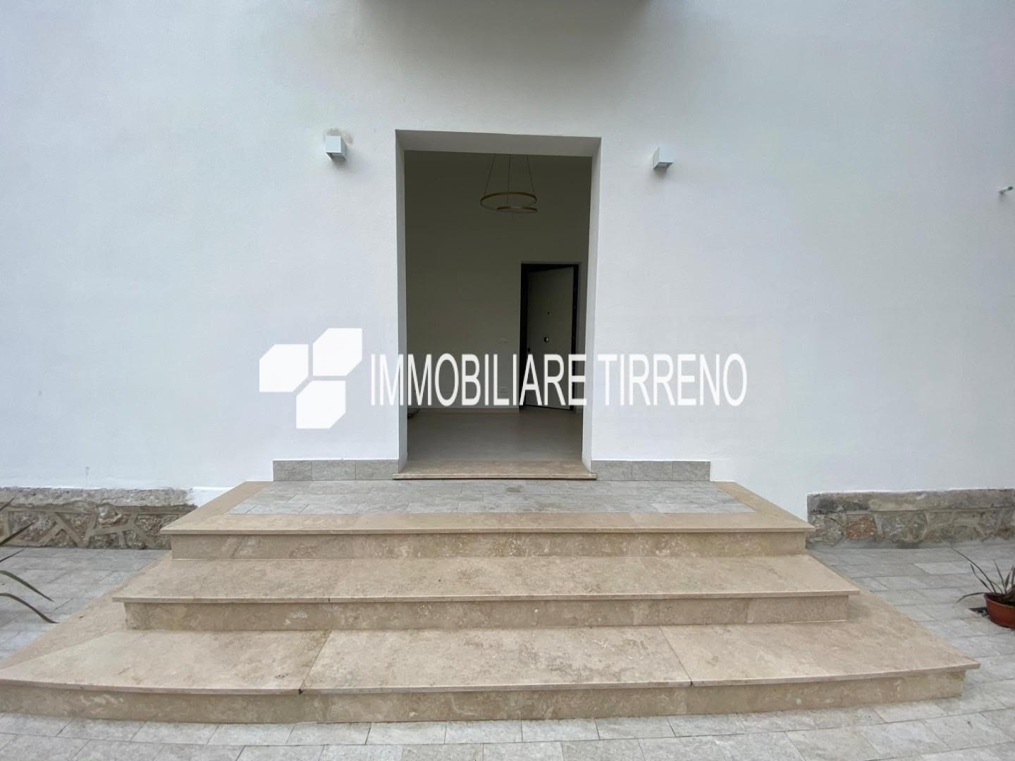 Trilocale in vendita, Massa marina di