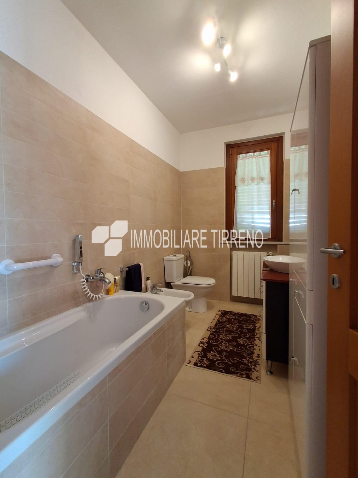 Villa con giardino, Massa marina di